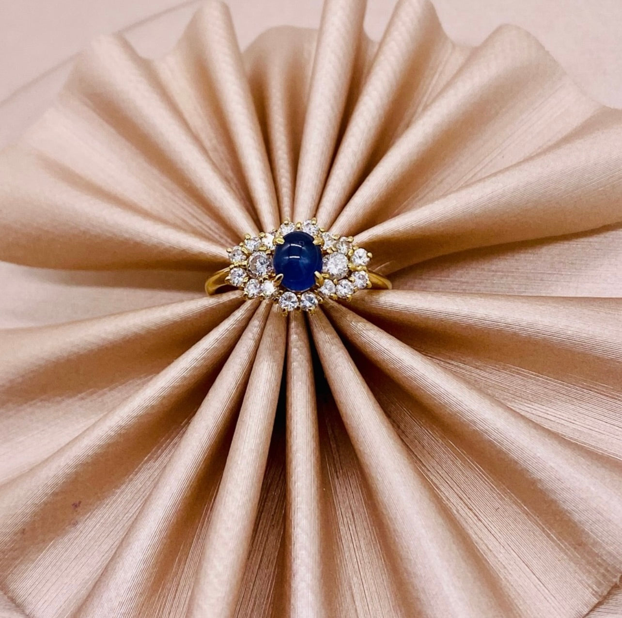 18k Yellow Gold Natural Star Sapphire & Diamond Ring