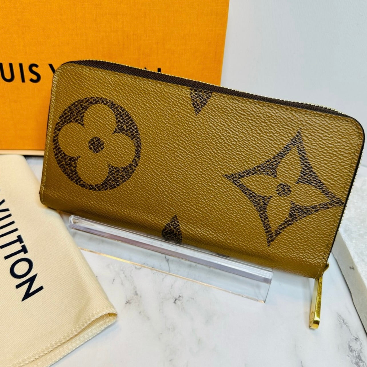 Louis Vuitton Reverse Monogram Giant Pattern Zippy Wallet