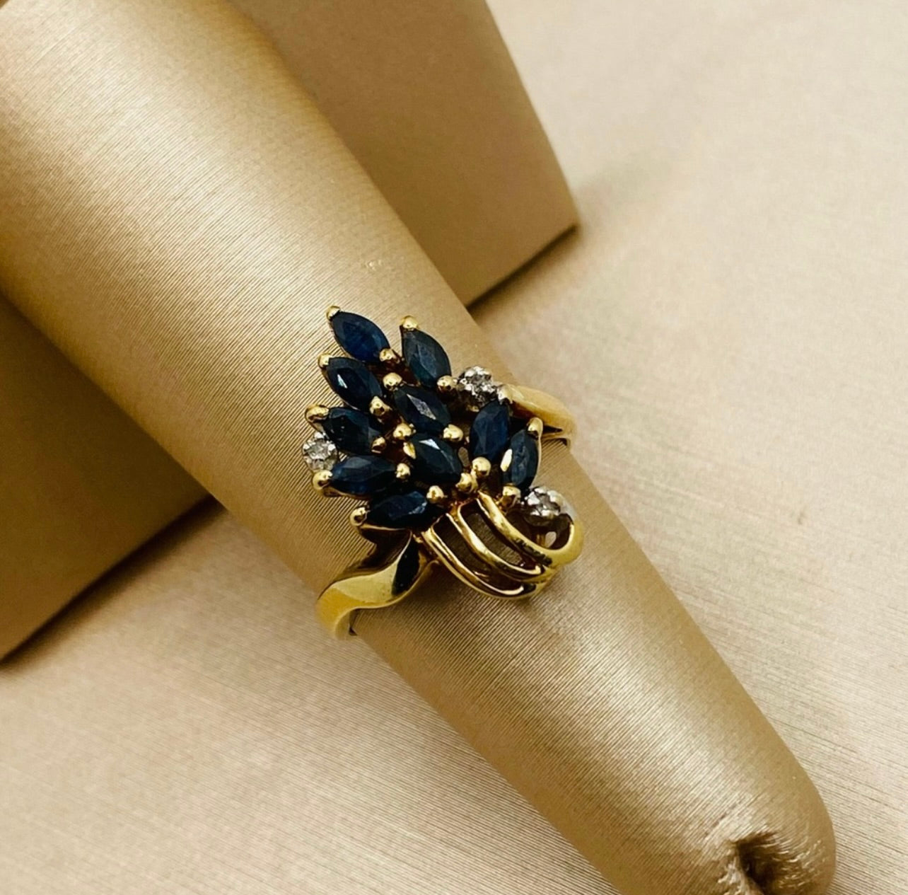 Vintage 10k Yellow Gold Blue Sapphire & Diamond Cocktail Ring