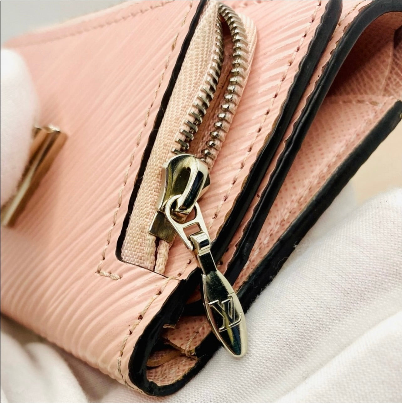 Louis Vuitton Rose Ballerine Epi Leather Twist XS Wallet