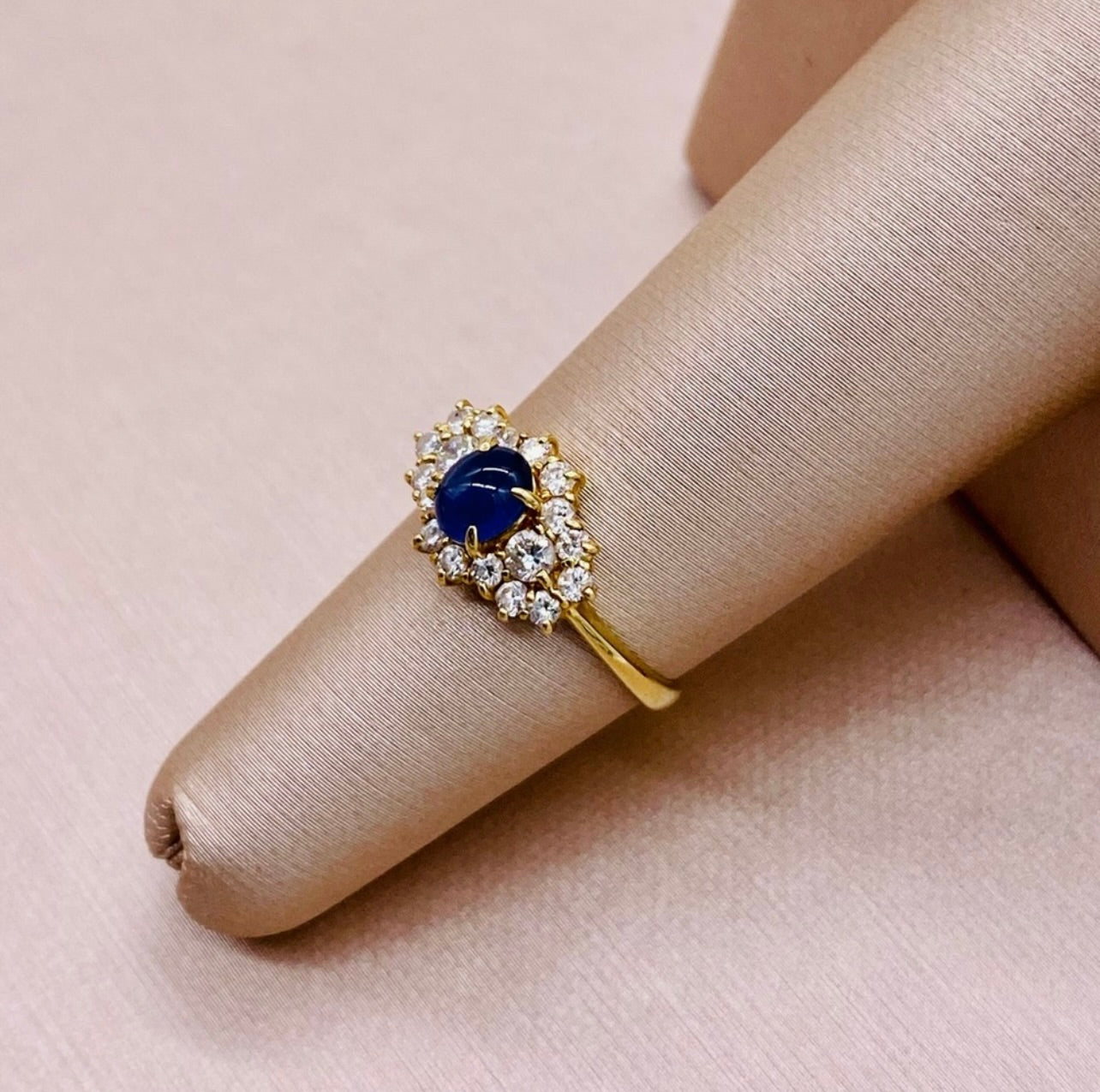 18k Yellow Gold Natural Star Sapphire & Diamond Ring