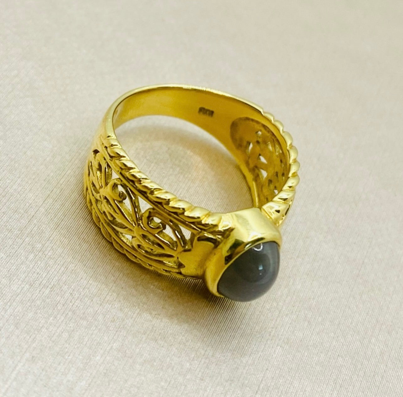 Vintage 18k Yellow Gold Large Tiger's Eye Cabochon Ring