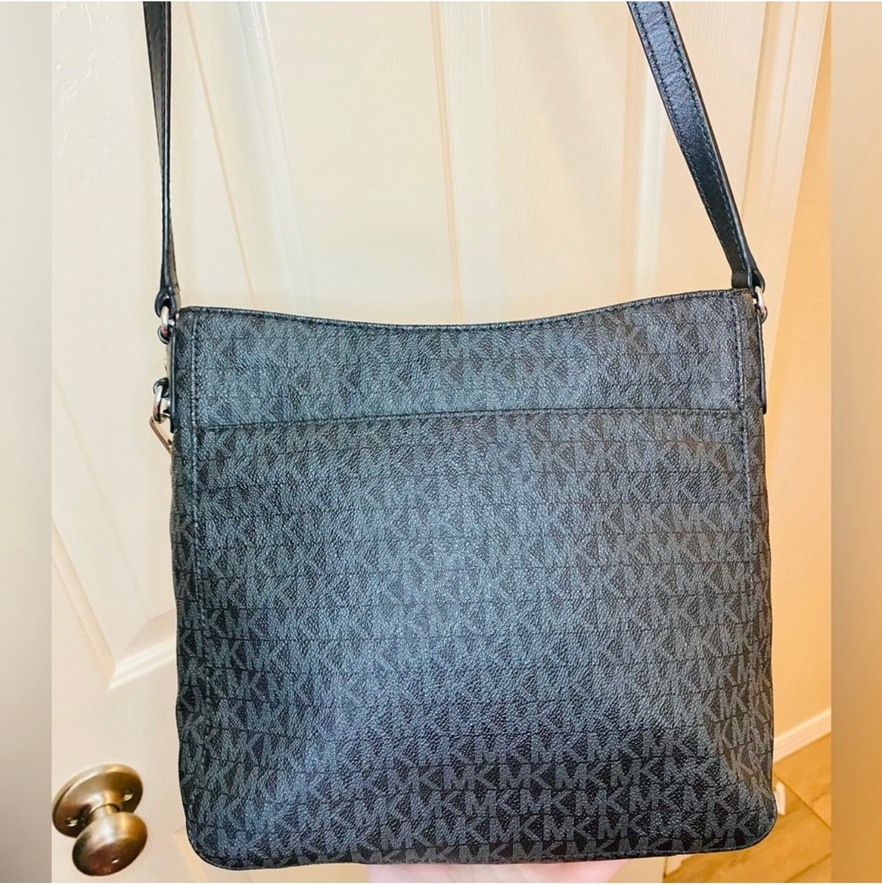 New Michael Kors Black Signature Coated Canvas Jet Set Travel Large Messenger Bag