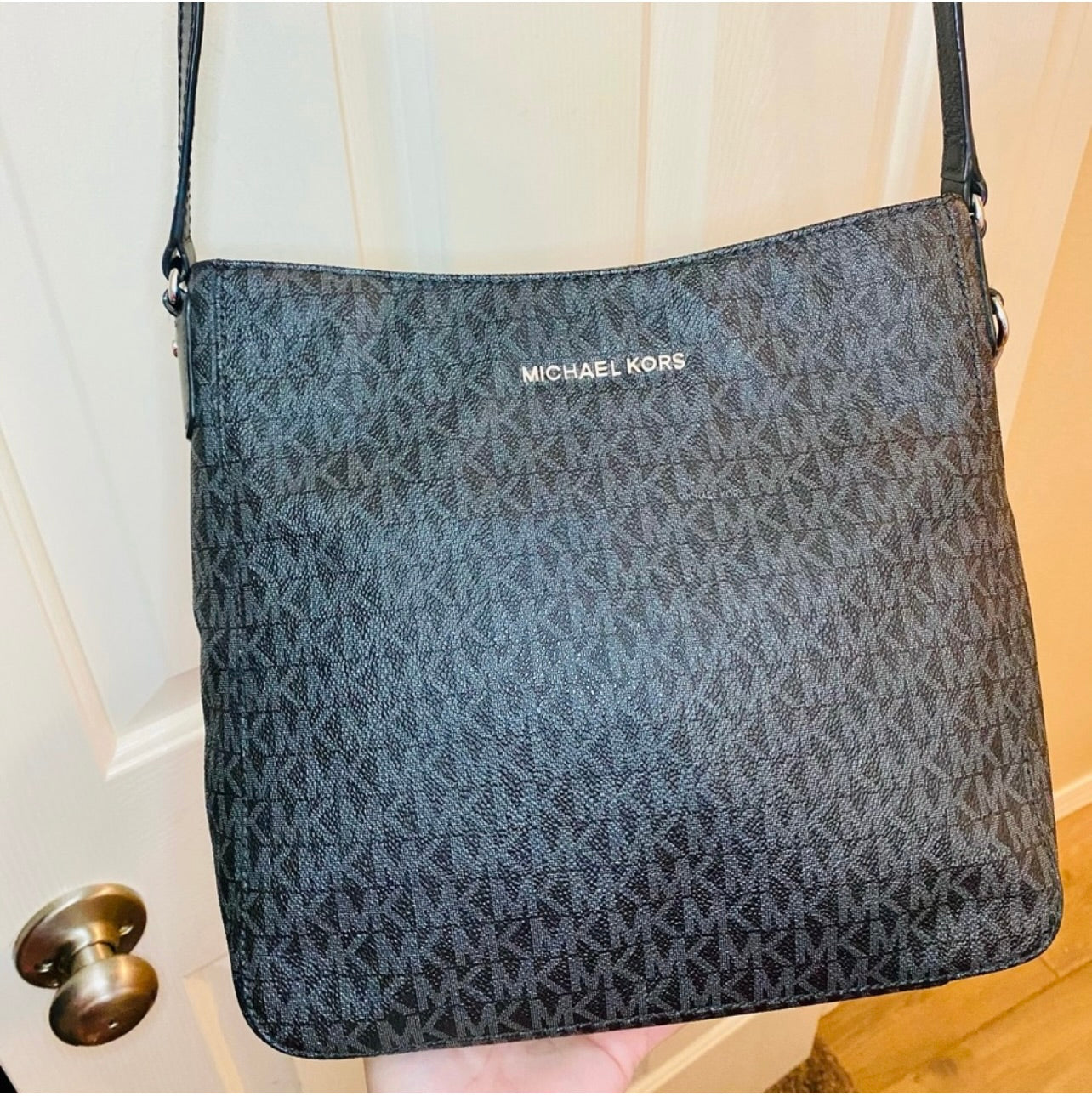 New Michael Kors Black Signature Coated Canvas Jet Set Travel Large Messenger Bag