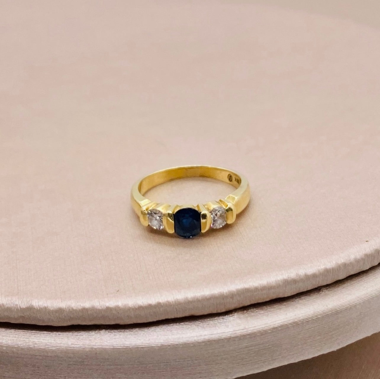 18k Yellow Gold Estate Bright Blue Sapphire & Diamond Ring