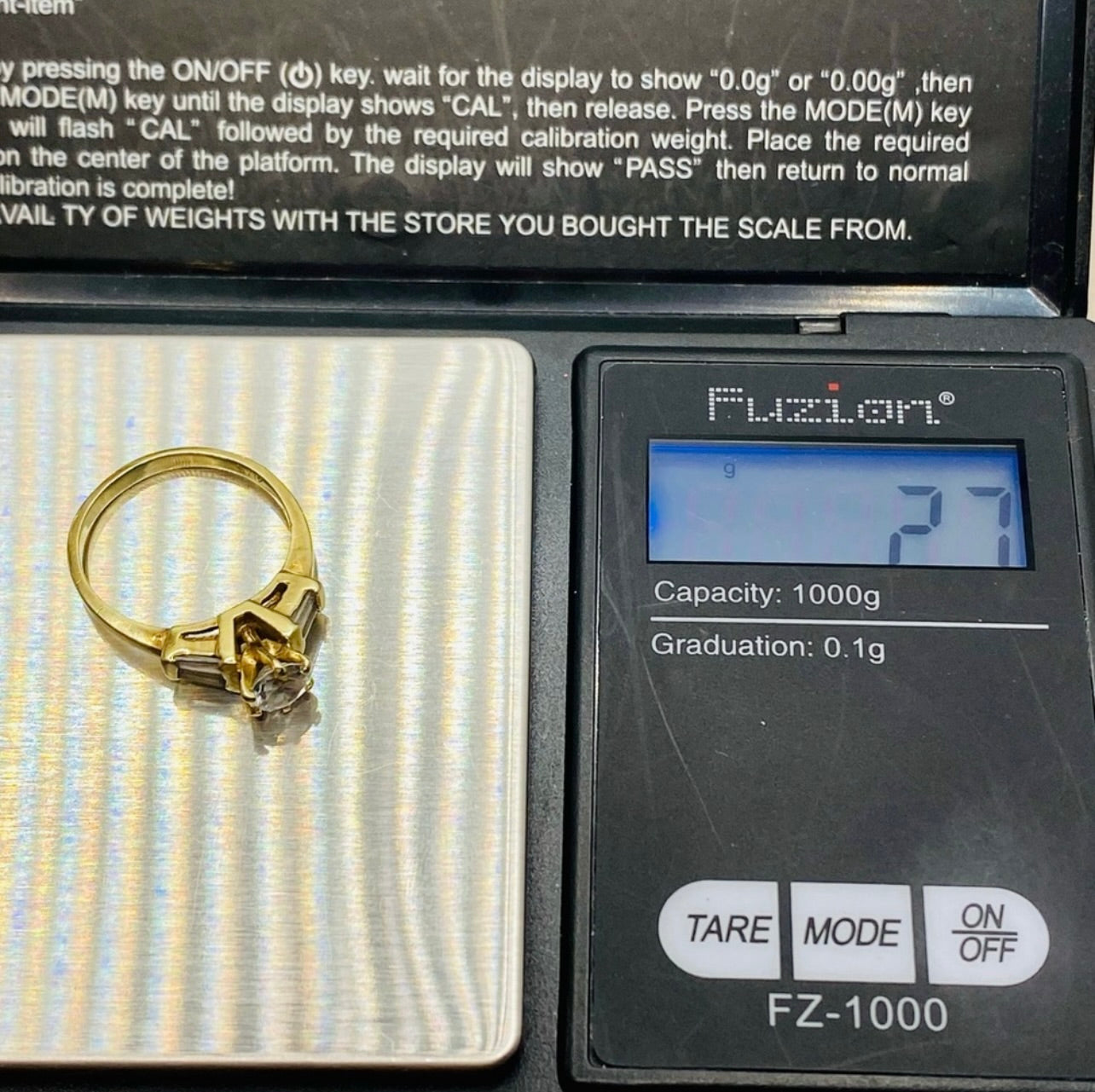 EUC Vintage 10K Yellow Gold Cubic Zirconia Three Stone Cocktail Ring