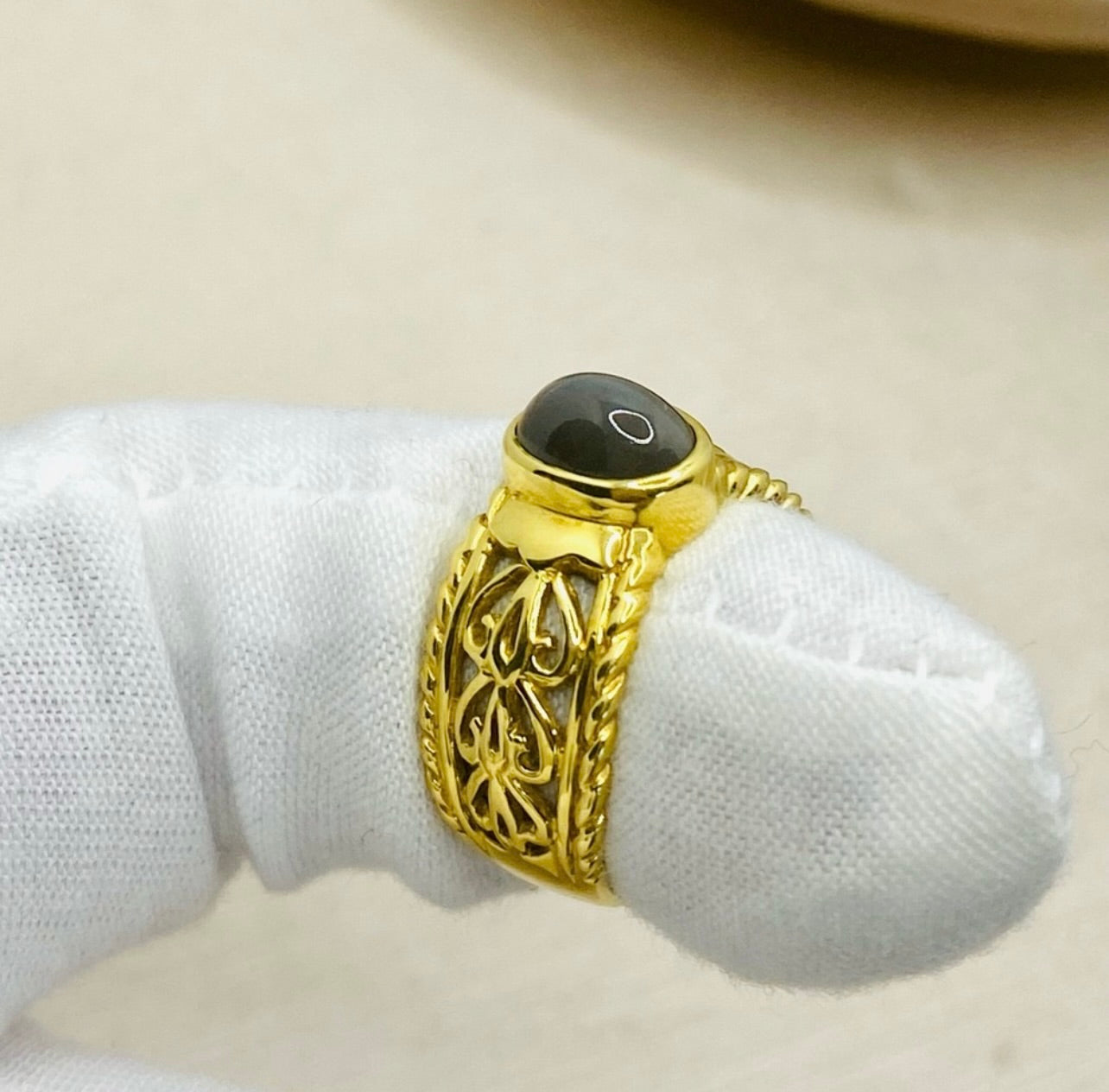 Vintage 18k Yellow Gold Large Tiger's Eye Cabochon Ring
