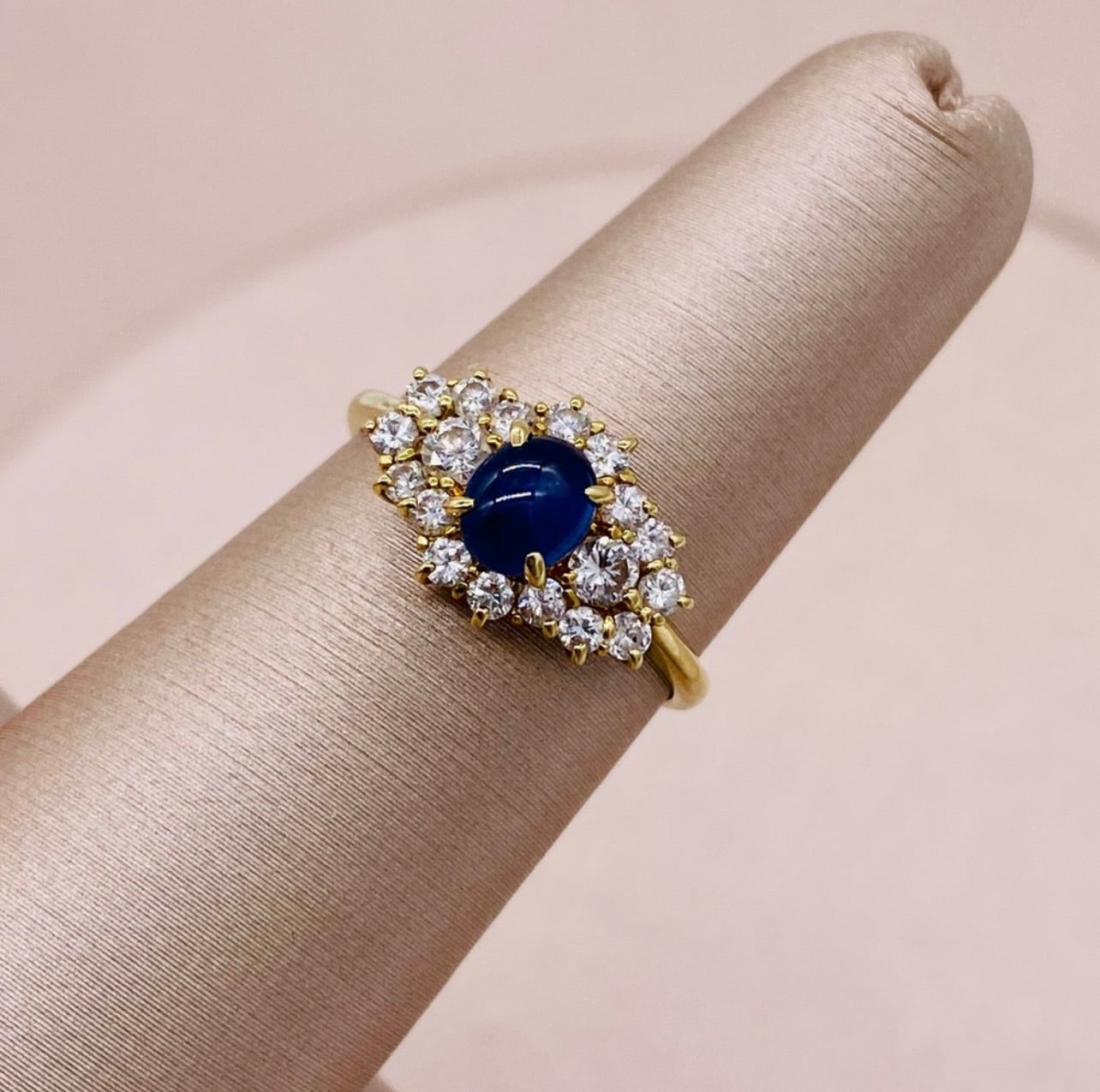 18k Yellow Gold Natural Star Sapphire & Diamond Ring