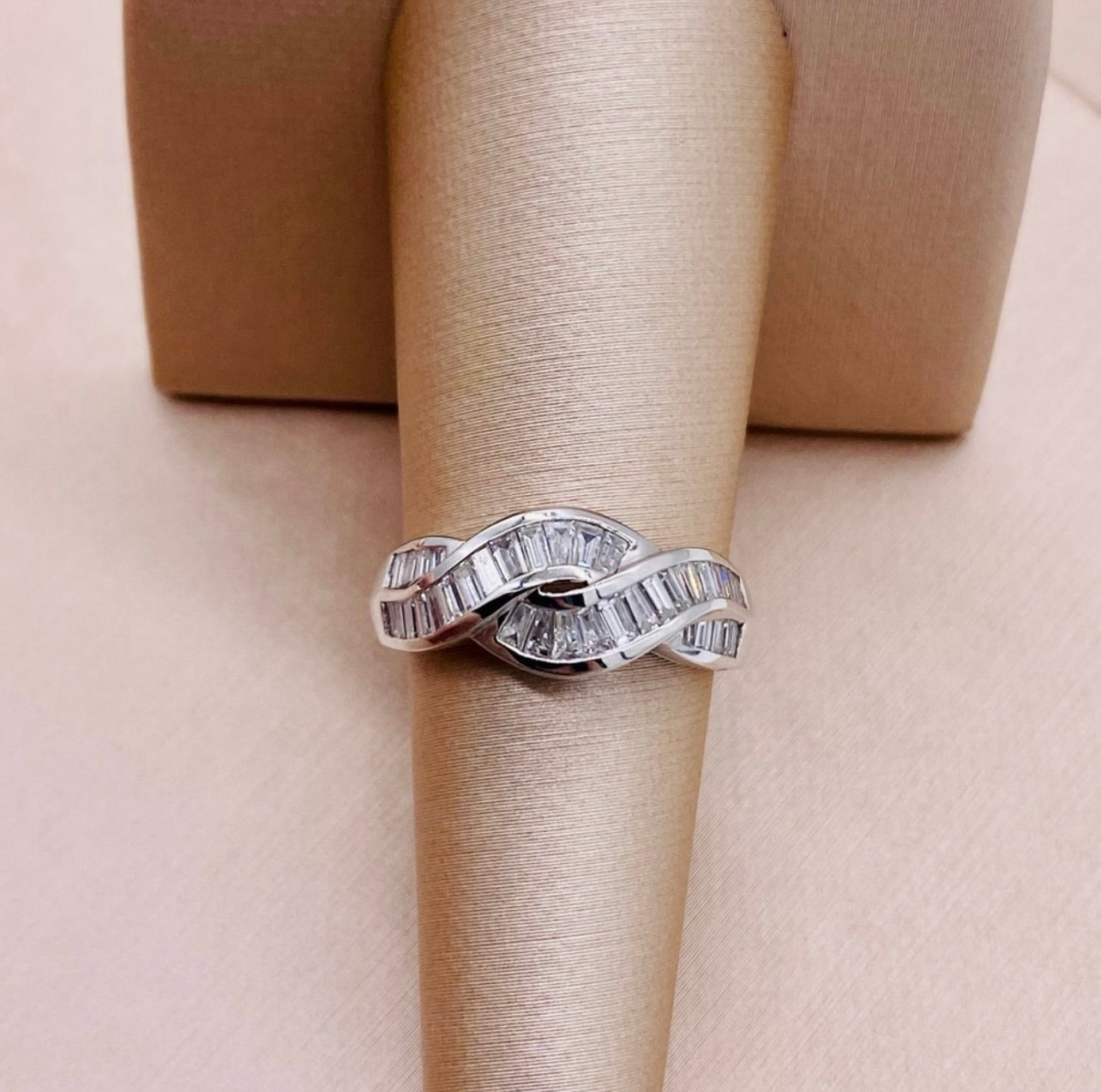 18k White Gold Woven Baguette Diamond Cluster Band Ring
