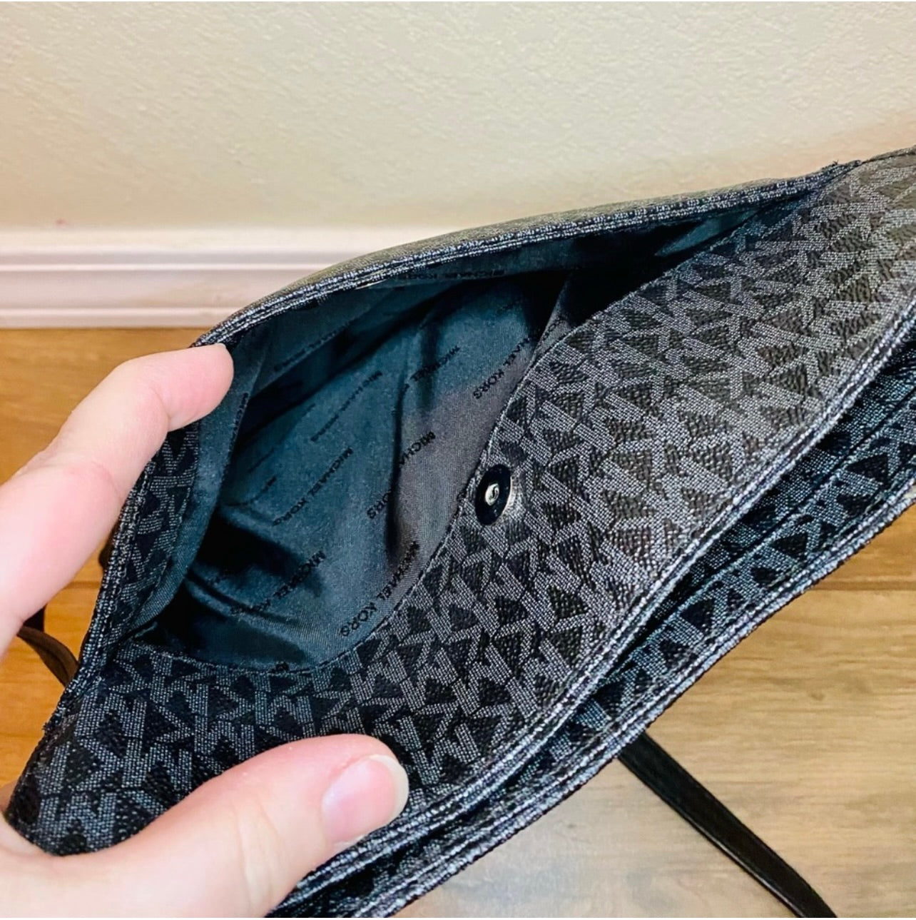 New Michael Kors Black Signature Coated Canvas Jet Set Travel Large Messenger Bag