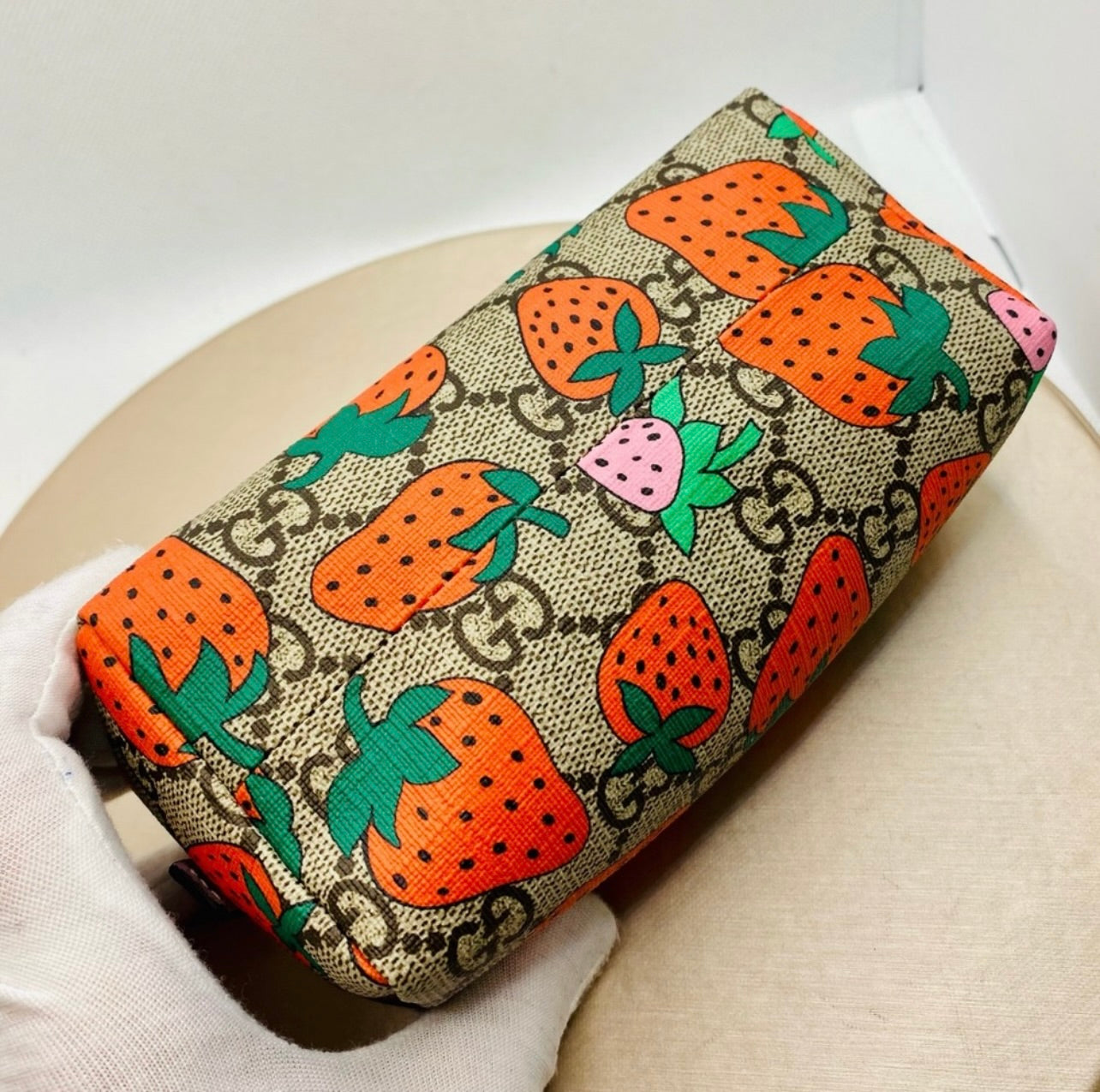 New GUCCI Small GG Supreme Strawberry Cosmetic Bag