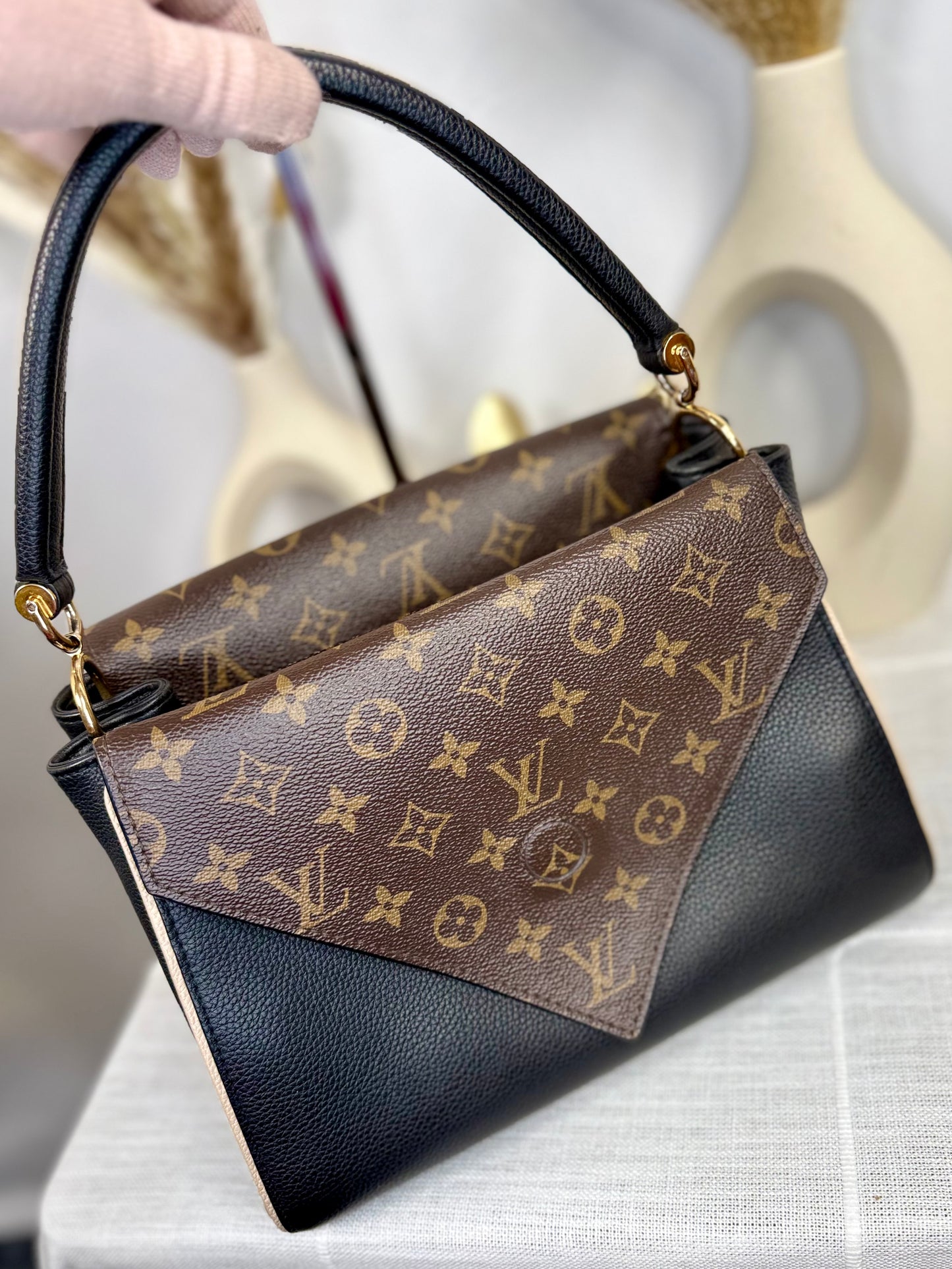 EUC Louis Vuitton Black Calfskin & Brown Monogram Coated Canvas Double V Bag