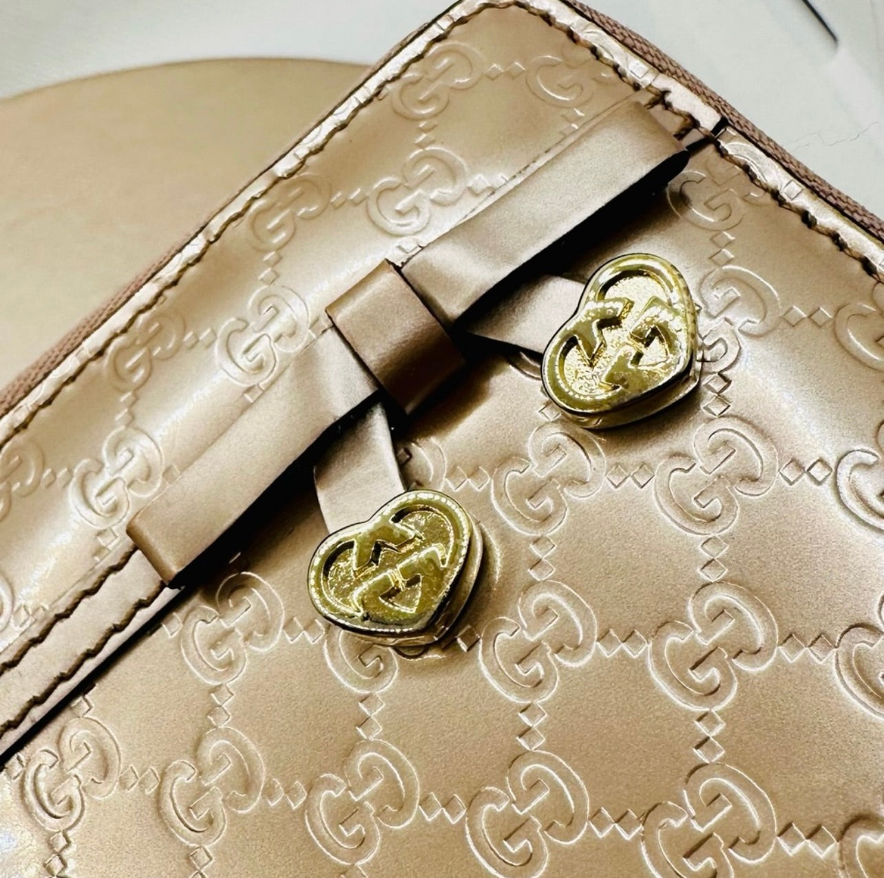 Gucci Bow Heart Zip Around Microguccissima Metallic Rose Gold Patent Leather Wallet