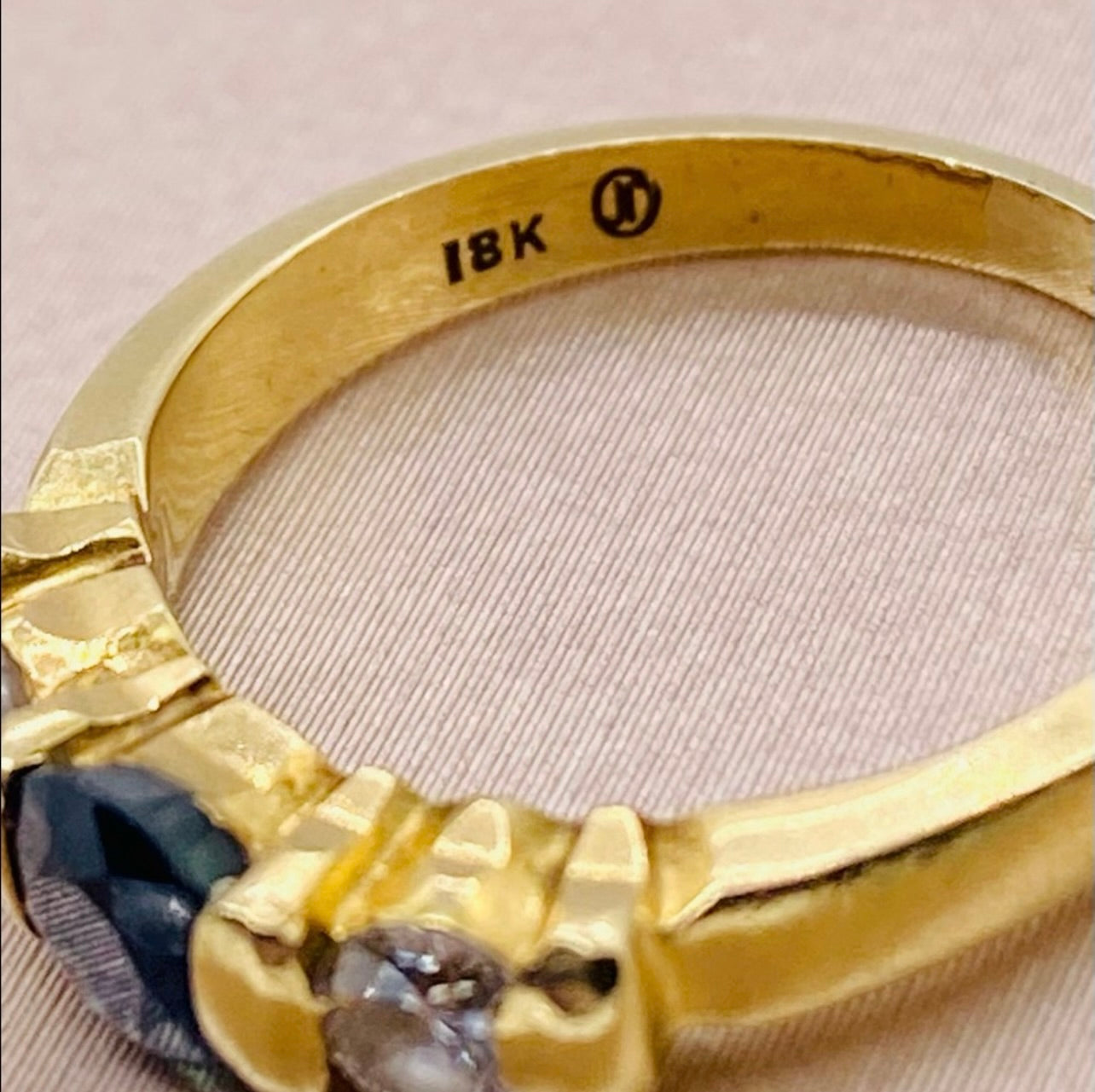 18k Yellow Gold Estate Bright Blue Sapphire & Diamond Ring