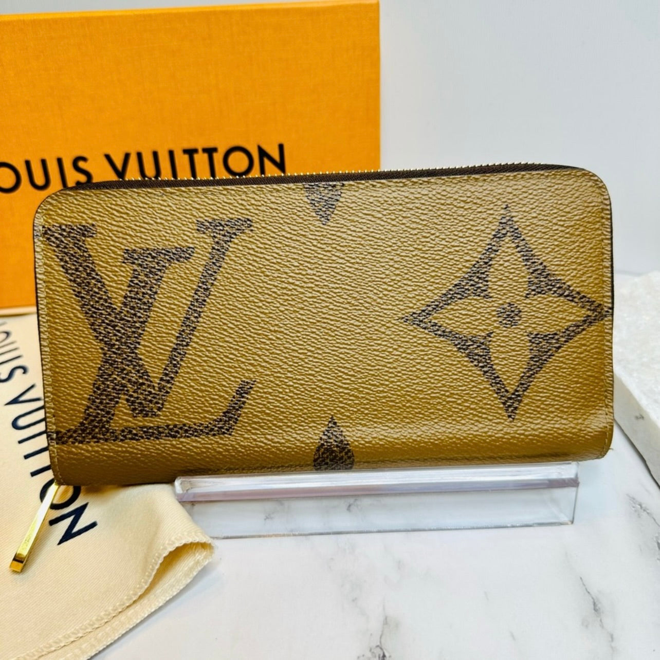Louis Vuitton Reverse Monogram Giant Pattern Zippy Wallet