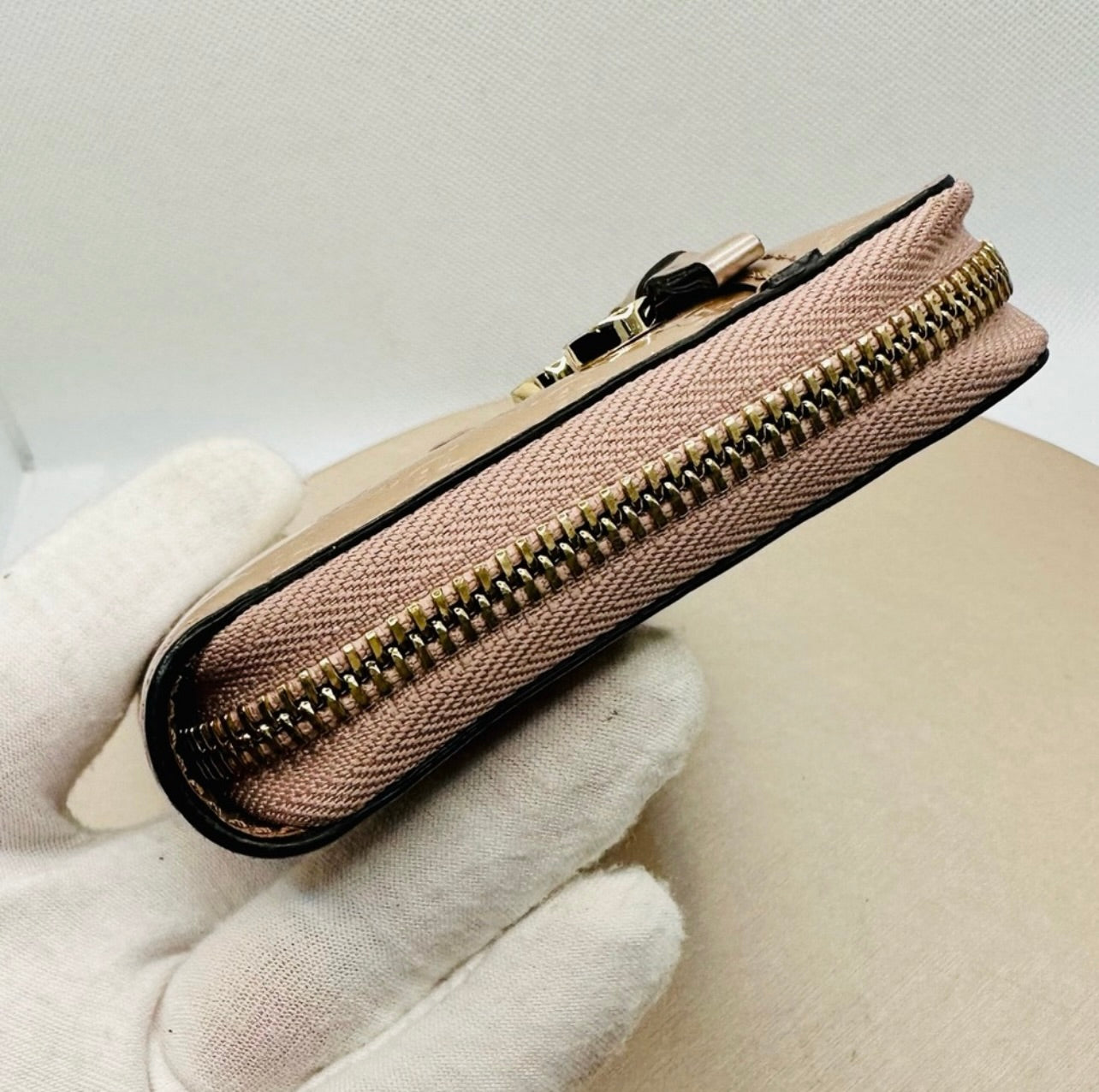 Gucci Bow Heart Zip Around Microguccissima Metallic Rose Gold Patent Leather Wallet