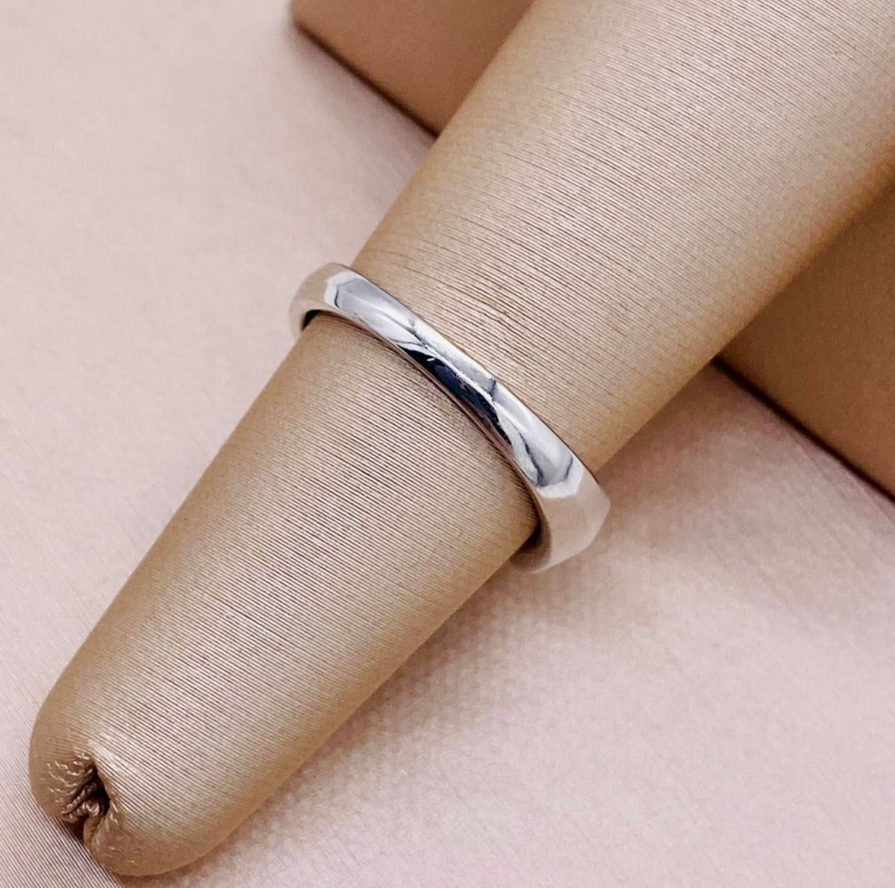 18k White Gold Woven Baguette Diamond Cluster Band Ring