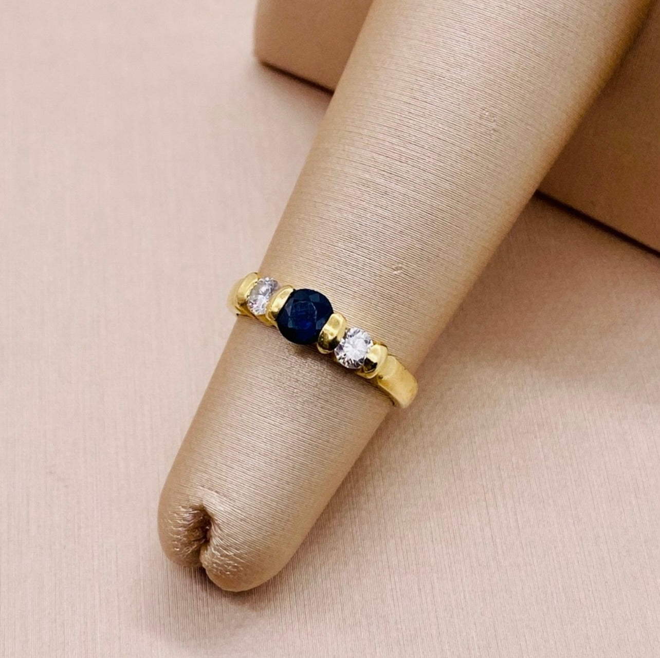18k Yellow Gold Estate Bright Blue Sapphire & Diamond Ring