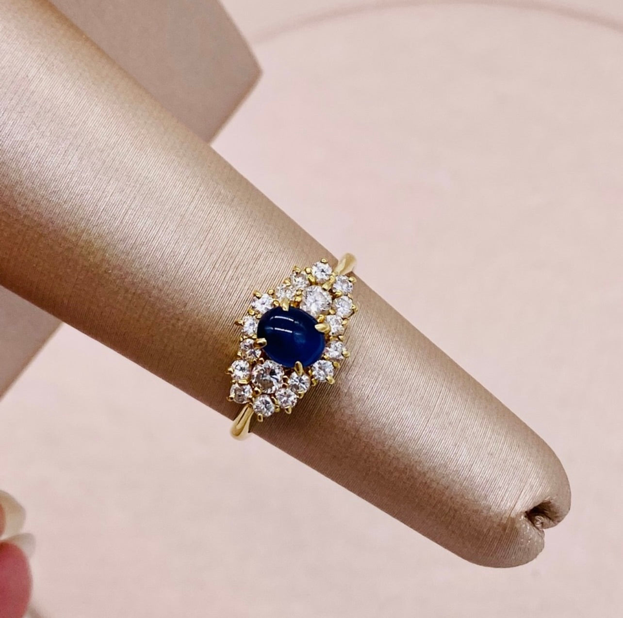 18k Yellow Gold Natural Star Sapphire & Diamond Ring