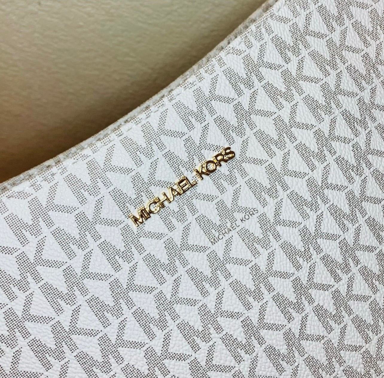 New Michael Kors Vanilla Signature Coated Canvas Jet Set Travel Large Messenger Bag