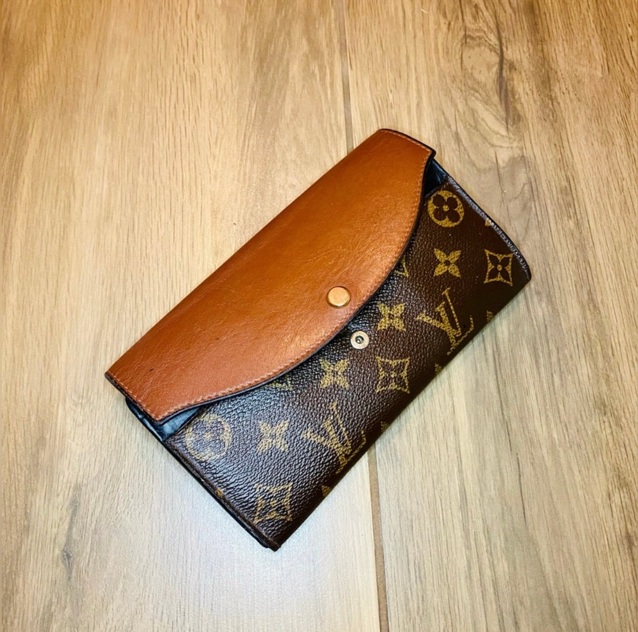 Louis Vuitton Marron Leather & Monogram Sarah Tuileries Wallet