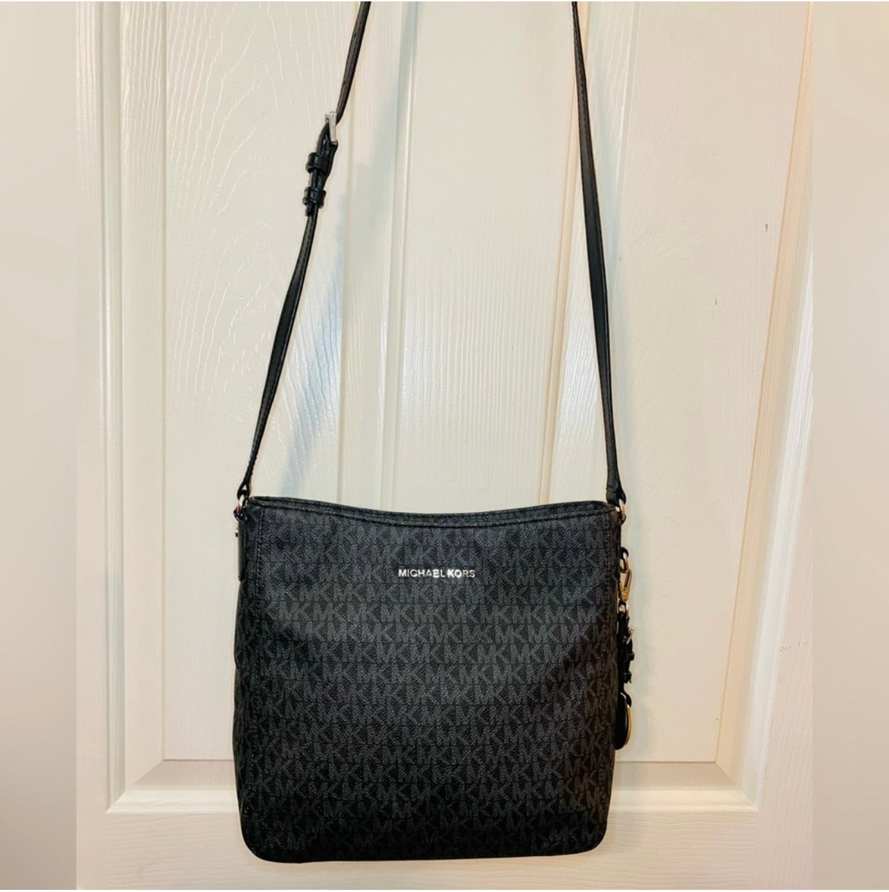 New Michael Kors Black Signature Coated Canvas Jet Set Travel Large Messenger Bag