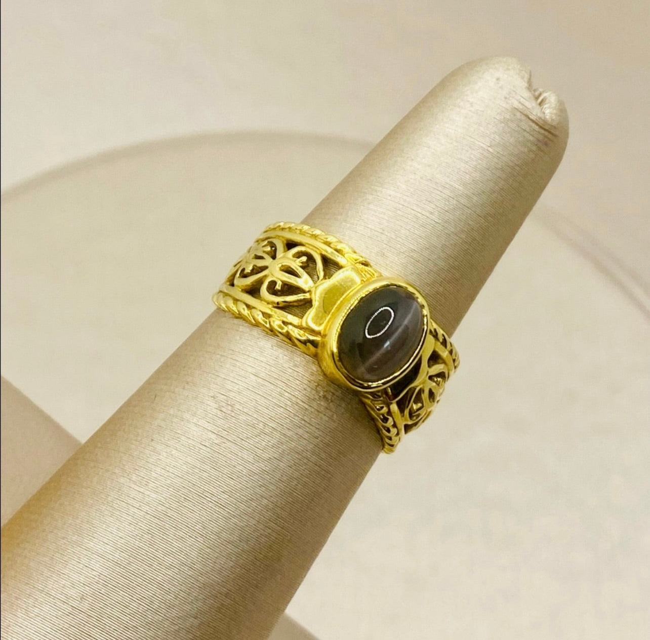 Vintage 18k Yellow Gold Large Tiger's Eye Cabochon Ring
