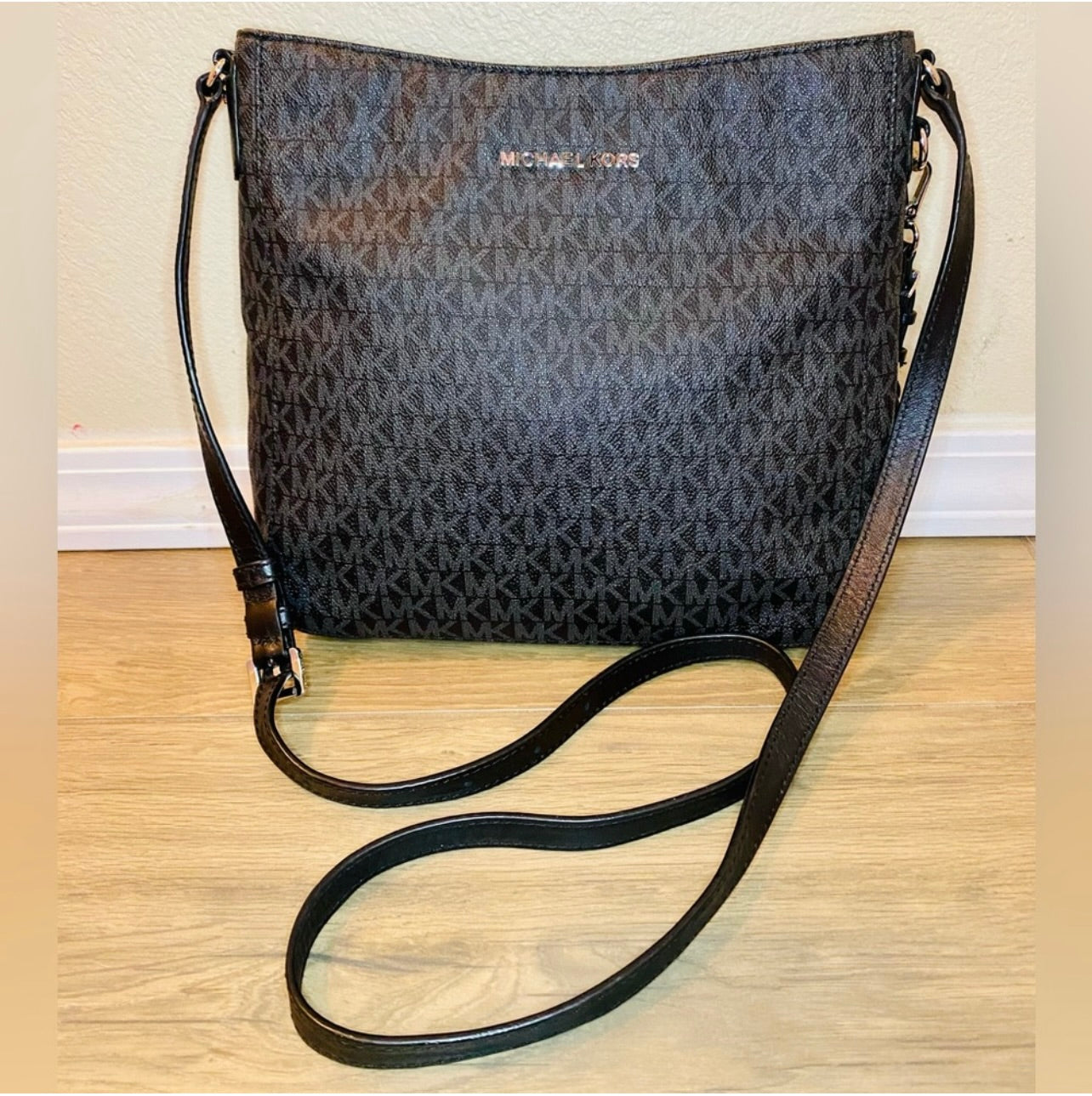 New Michael Kors Black Signature Coated Canvas Jet Set Travel Large Messenger Bag