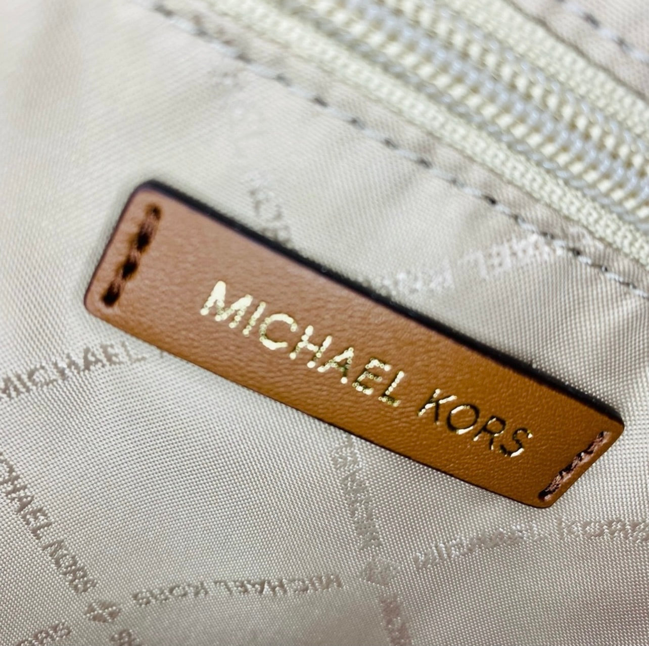 New Michael Kors Vanilla MK Signature Large Carmen Logo Tote