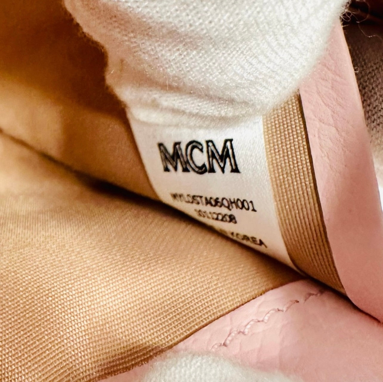 New MCM Aren VI Powder Pink Logo Leather Zip Around Wallet