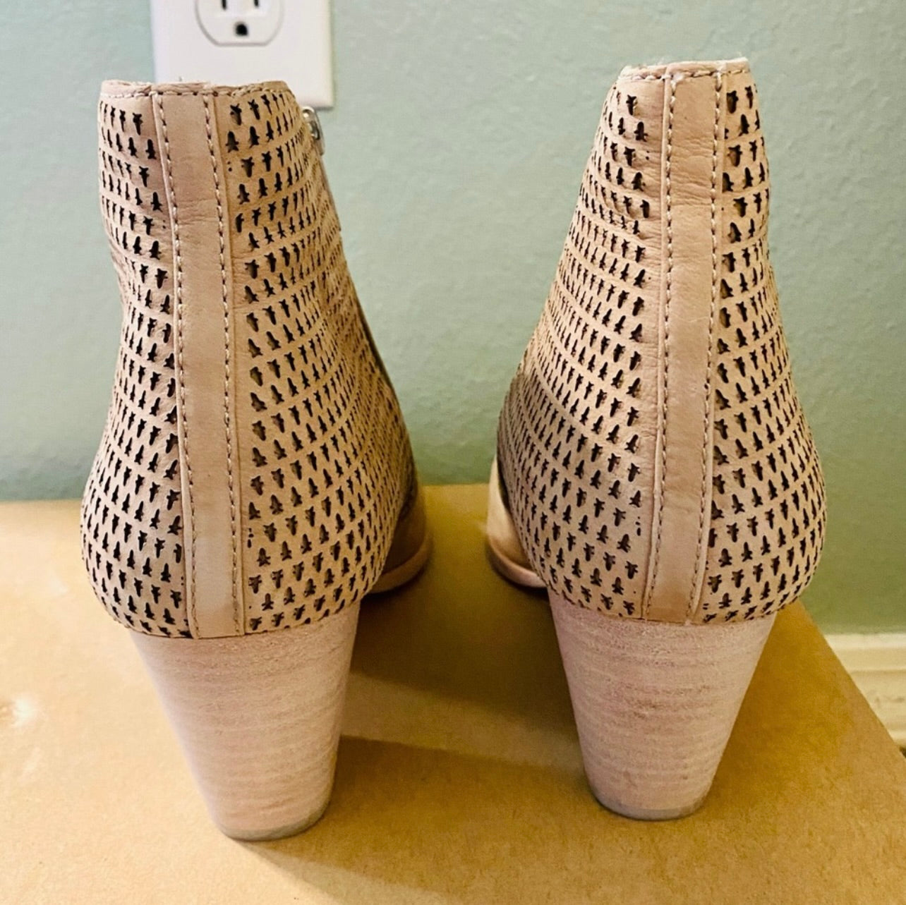 Frye Womens Jennifer Bootie Closed Toe Ankle Boot