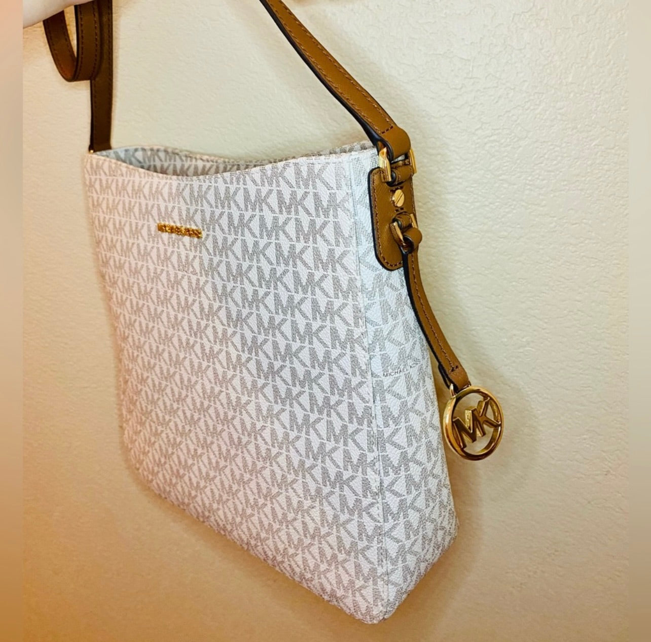New Michael Kors Vanilla Signature Coated Canvas Jet Set Travel Large Messenger Bag