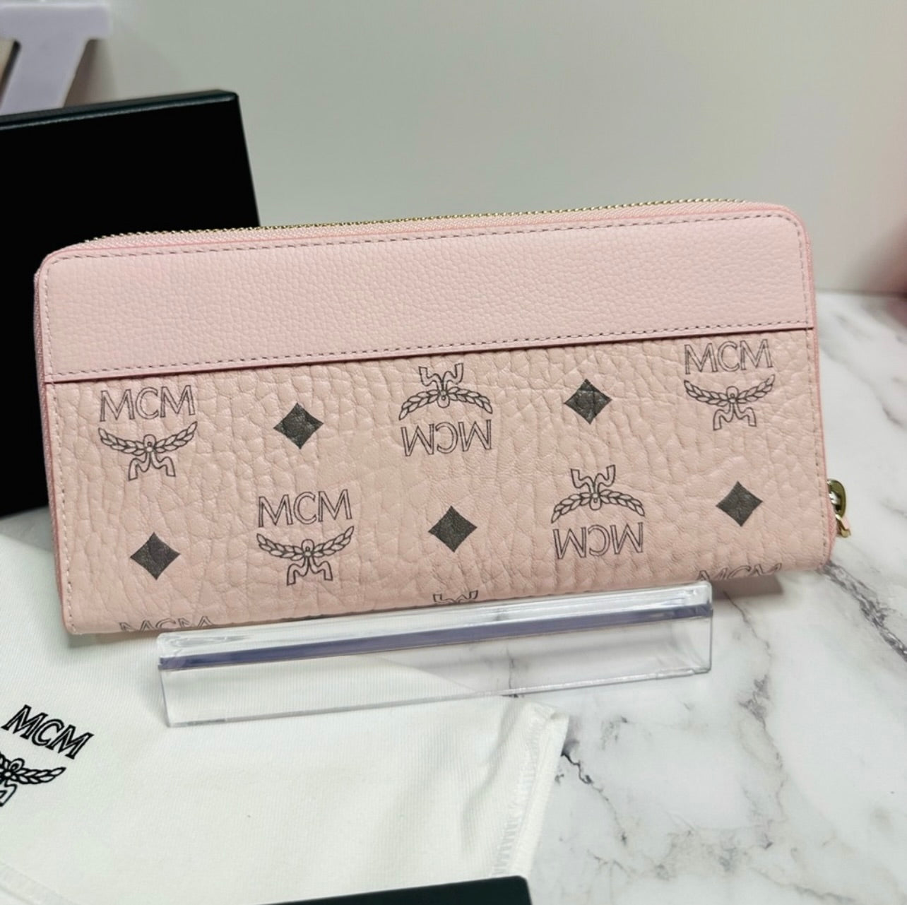 New MCM Aren VI Powder Pink Logo Leather Zip Around Wallet