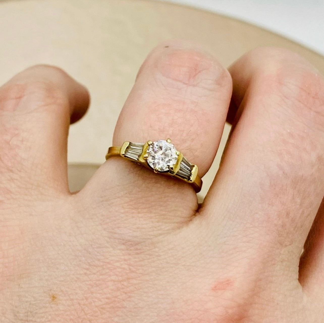 EUC Vintage 10K Yellow Gold Cubic Zirconia Three Stone Cocktail Ring
