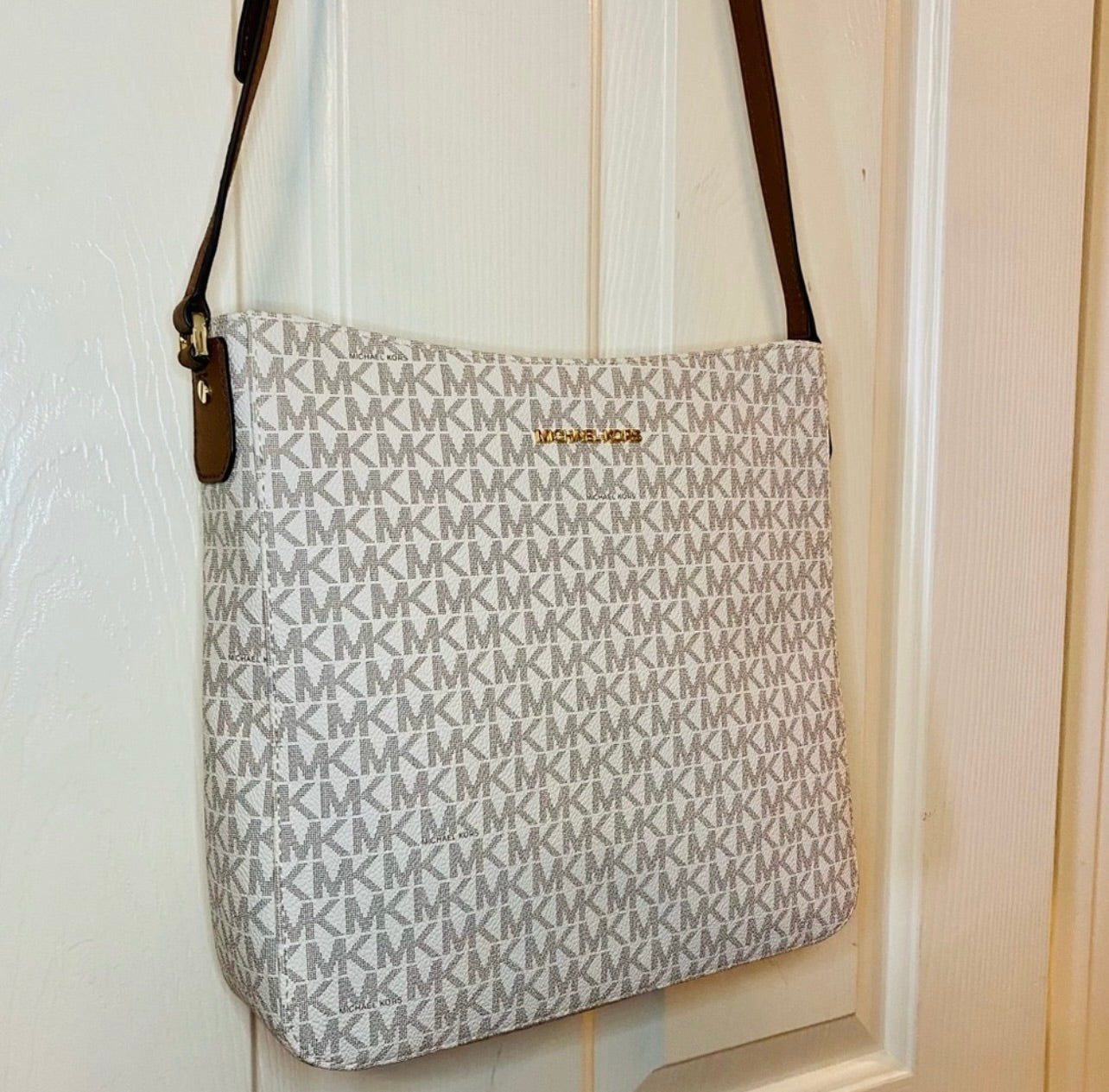 New Michael Kors Vanilla Signature Coated Canvas Jet Set Travel Large Messenger Bag