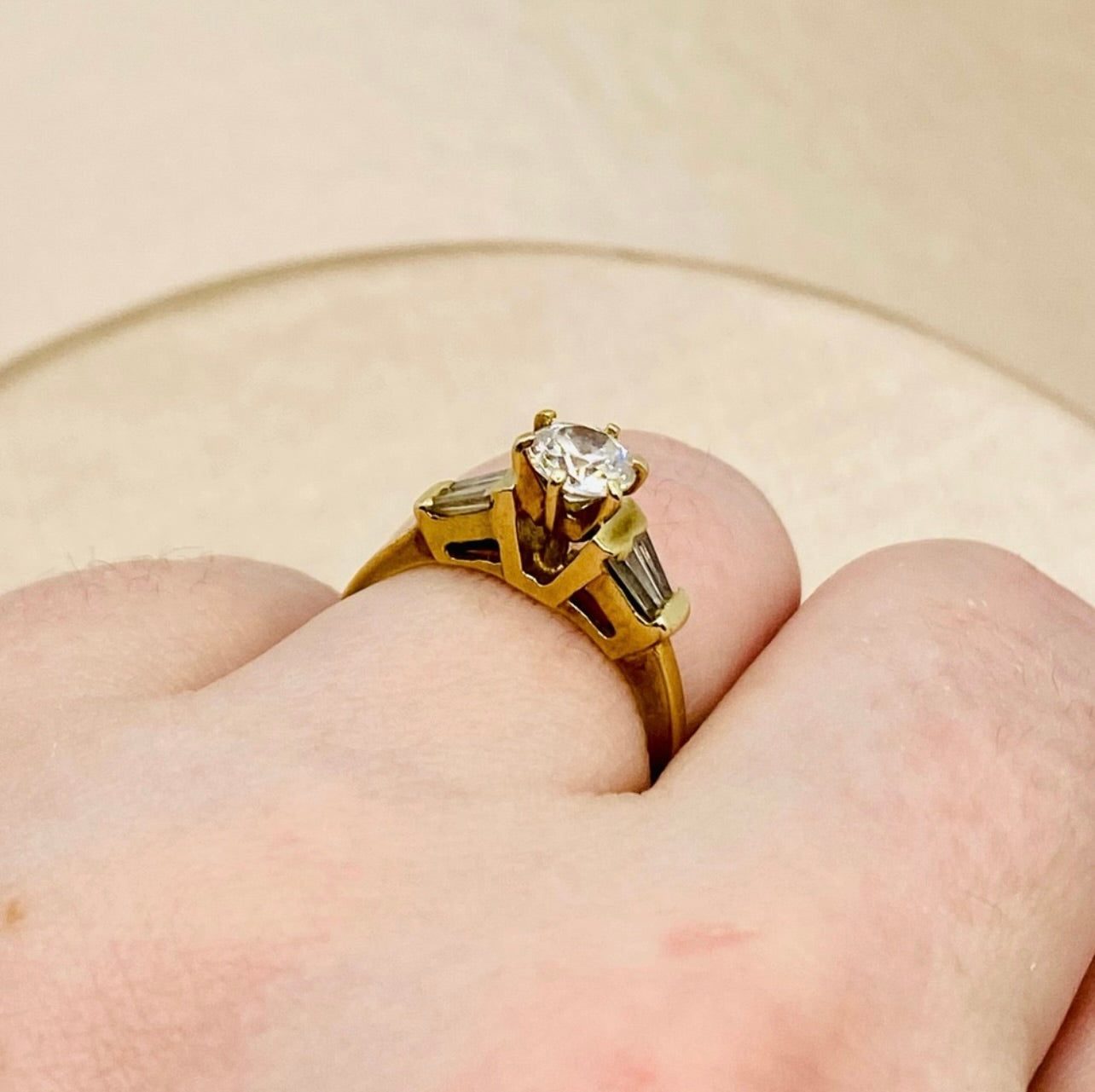 EUC Vintage 10K Yellow Gold Cubic Zirconia Three Stone Cocktail Ring