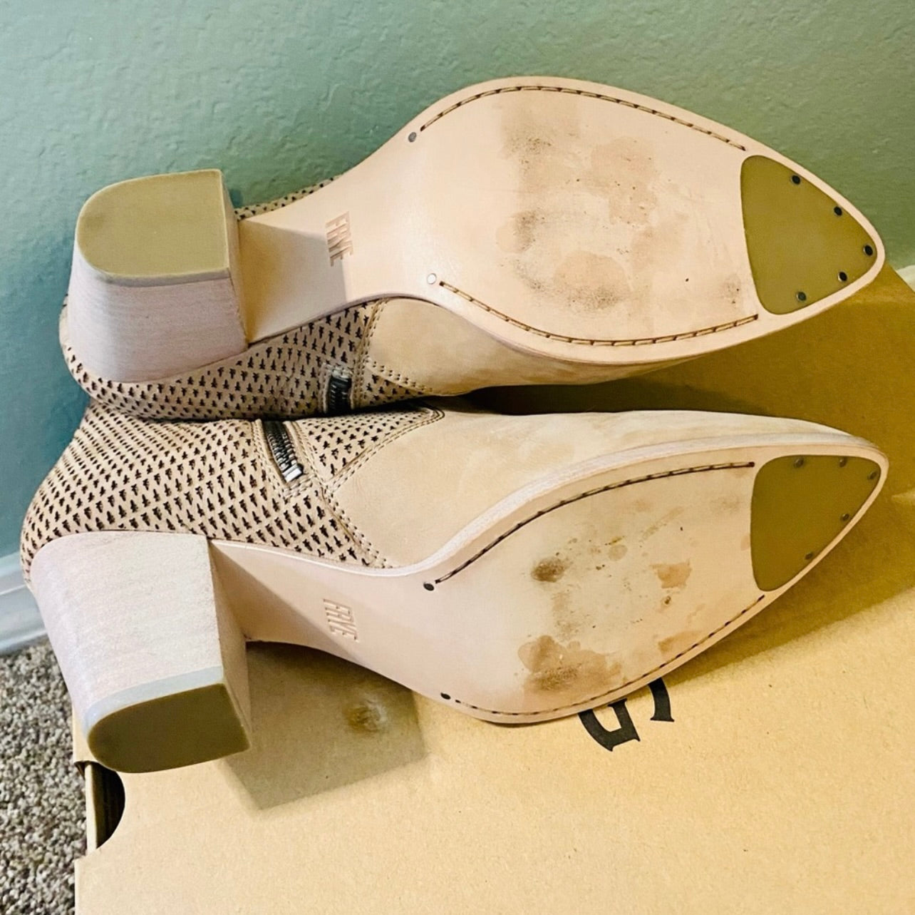 Frye Womens Jennifer Bootie Closed Toe Ankle Boot