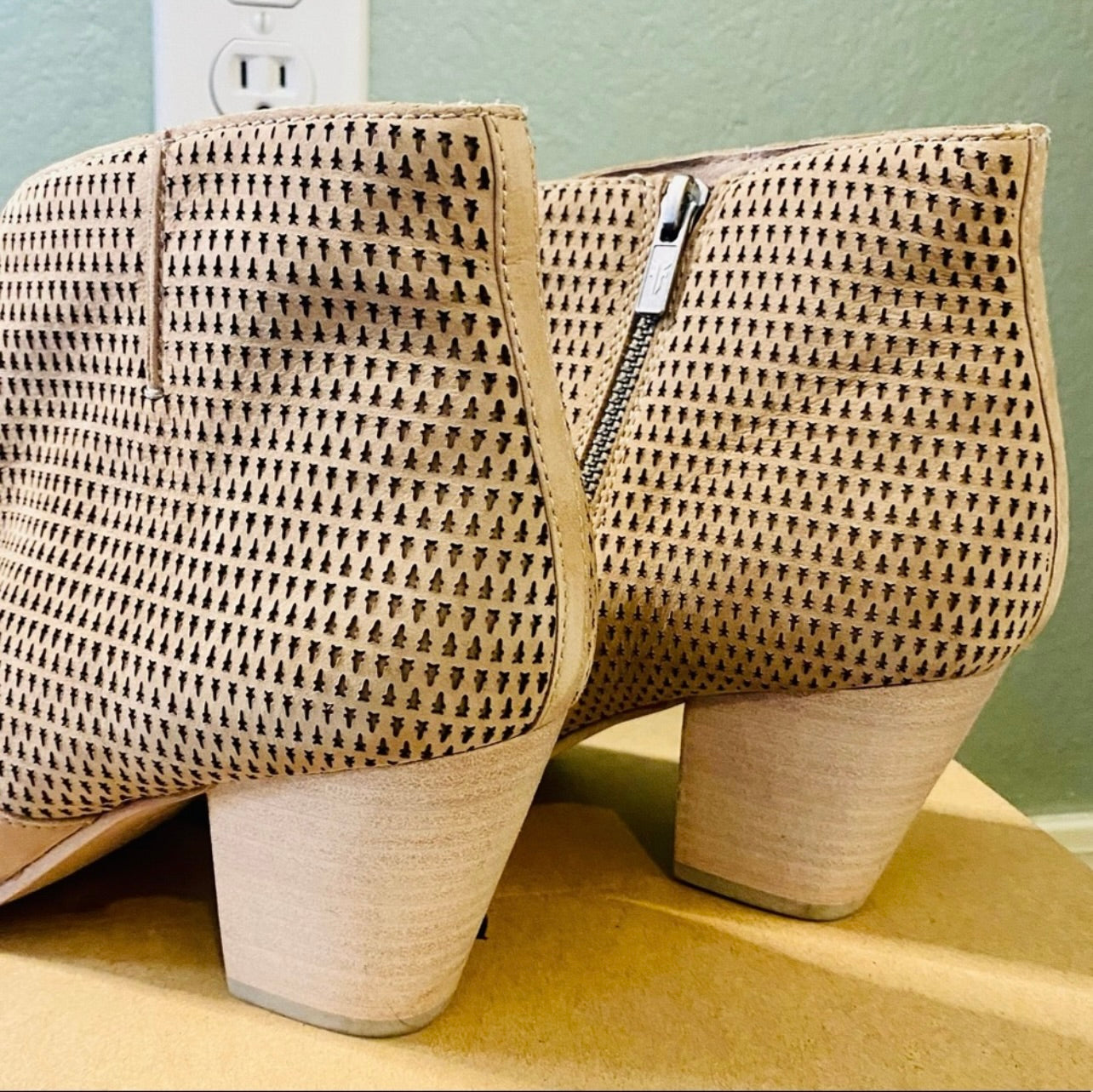 Frye Womens Jennifer Bootie Closed Toe Ankle Boot