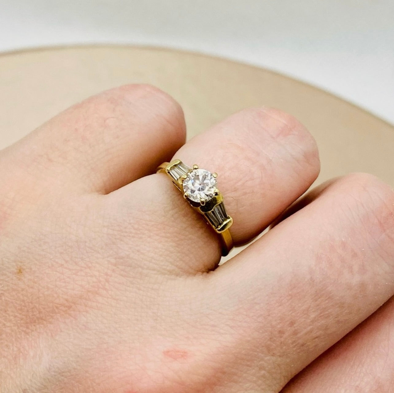 EUC Vintage 10K Yellow Gold Cubic Zirconia Three Stone Cocktail Ring