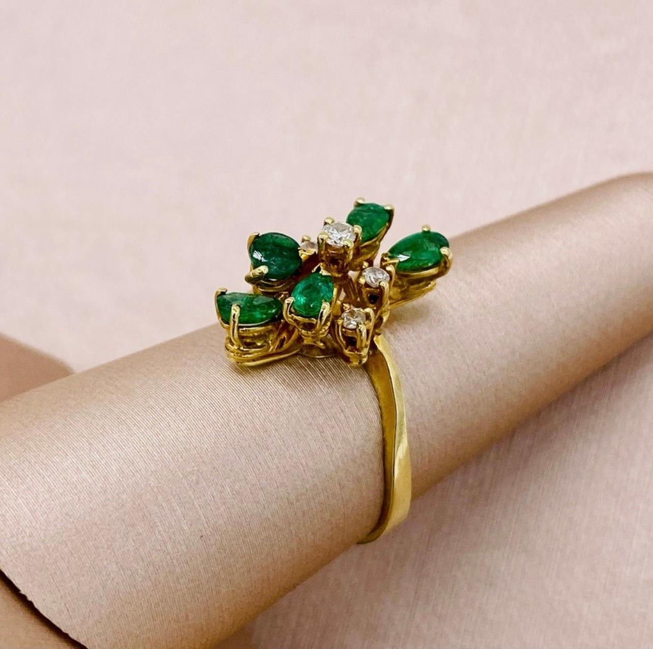 18k Yellow Gold Antique Diamond & Emerald Cluster Flower Ring