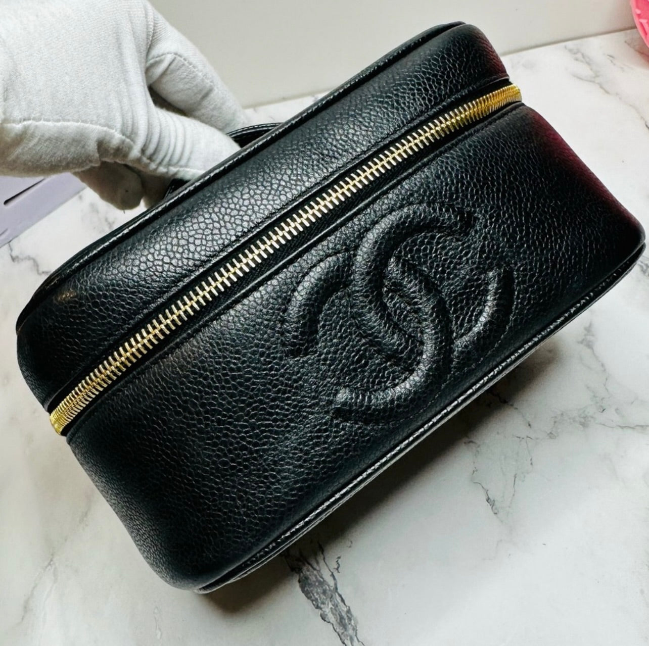 EUC Vintage CHANEL Black Caviar Leather CC Vanity Case Bag