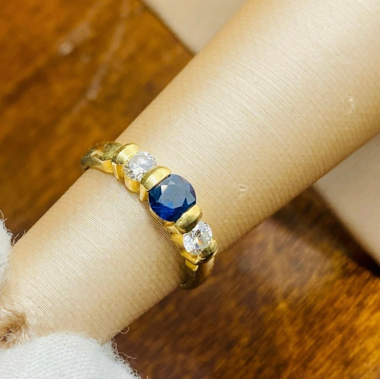 18k Yellow Gold Estate Bright Blue Sapphire & Diamond Ring