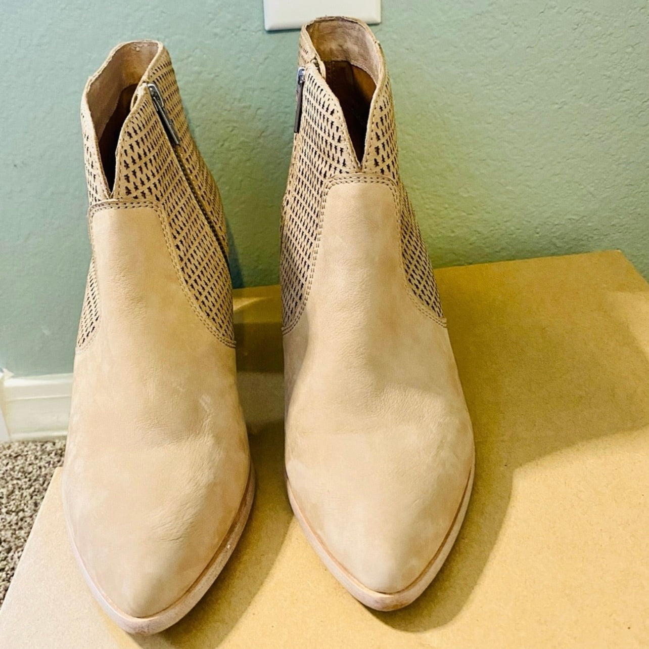 Frye Womens Jennifer Bootie Closed Toe Ankle Boot