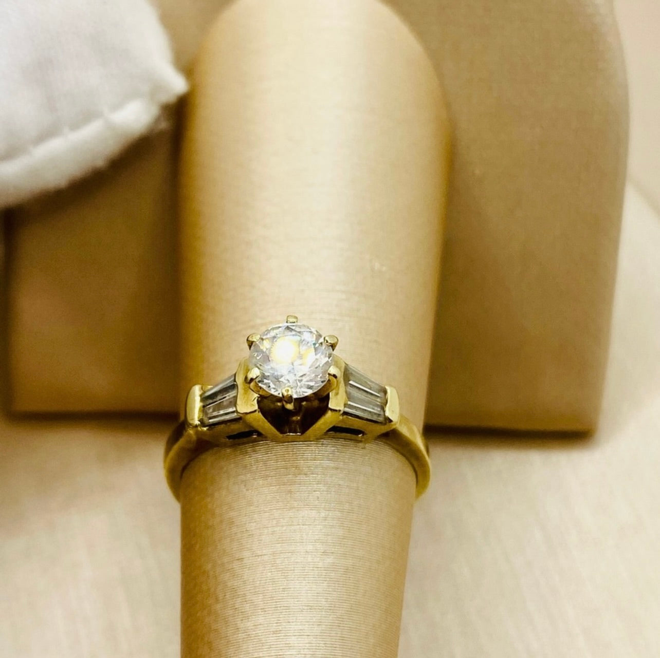 EUC Vintage 10K Yellow Gold Cubic Zirconia Three Stone Cocktail Ring