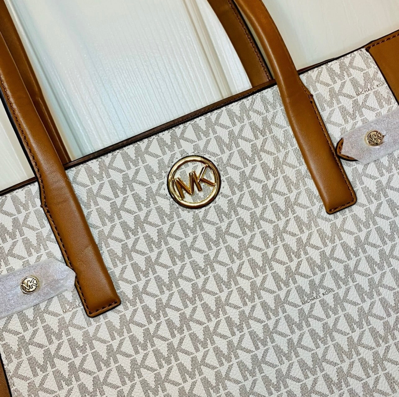 New Michael Kors Vanilla MK Signature Large Carmen Logo Tote
