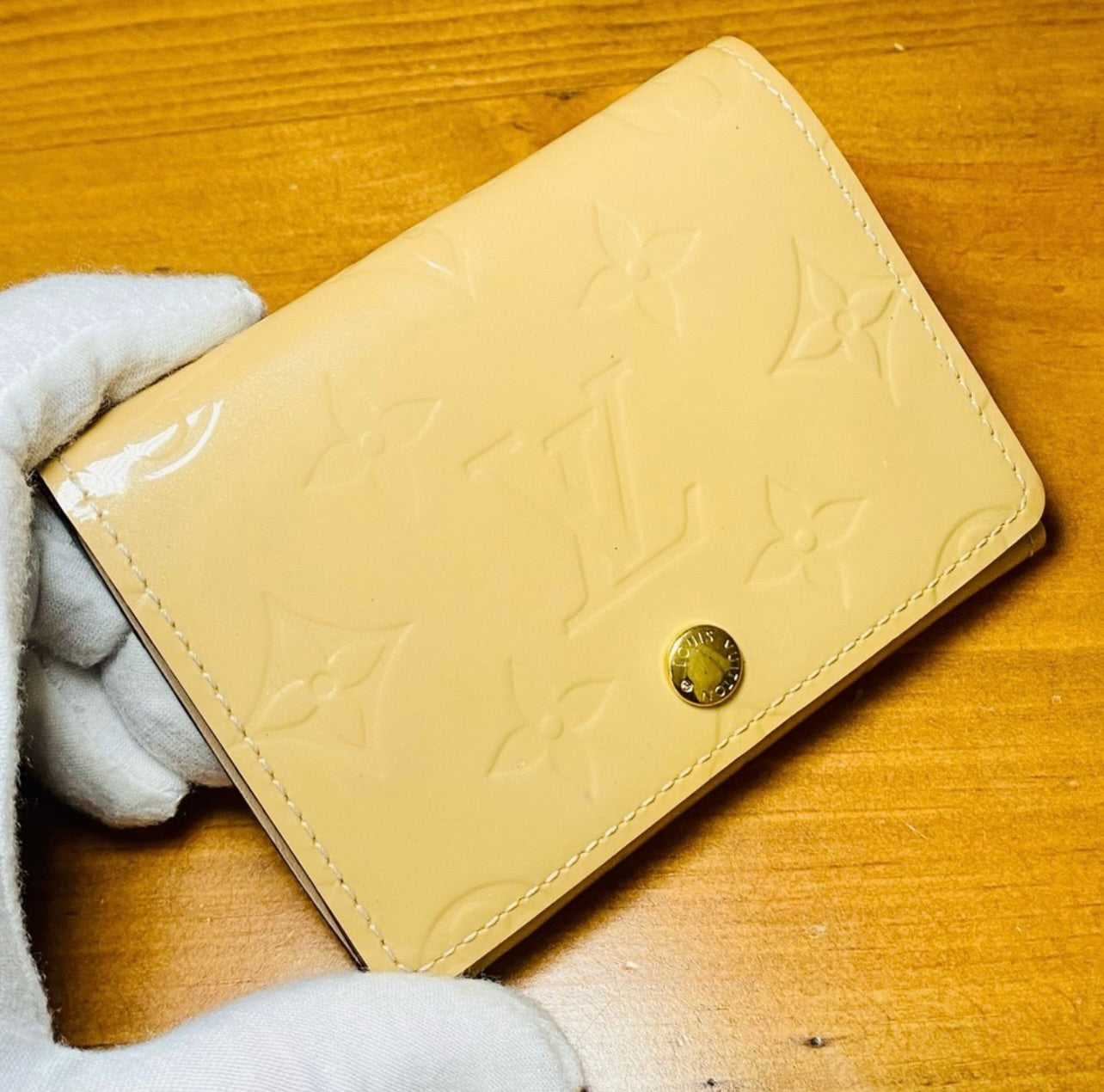 Louis Vuitton Cream Envelope Carte de Visite Monogram Vernis Wallet