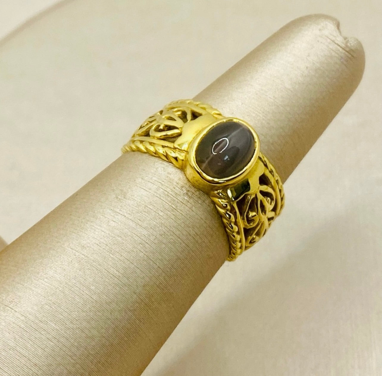 Vintage 18k Yellow Gold Large Tiger's Eye Cabochon Ring