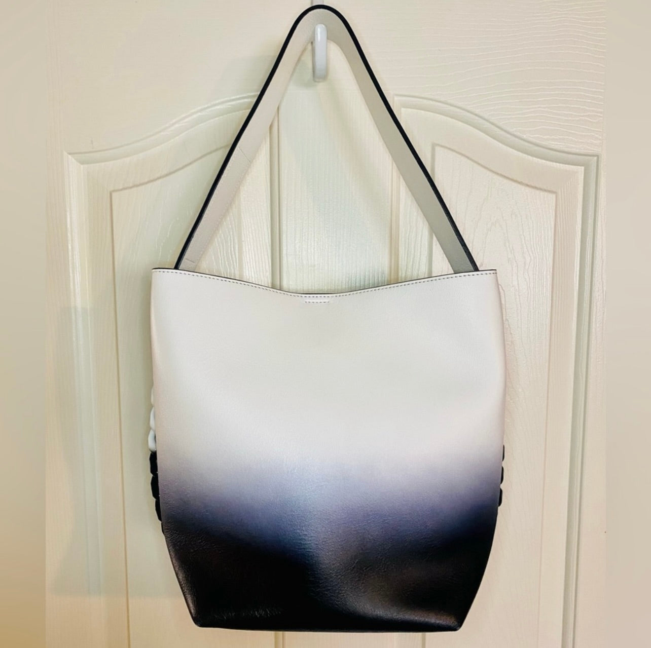 EUC Givenchy White & Black Calfskin Infinity Ombre Matte Chain Link Hobo Bag