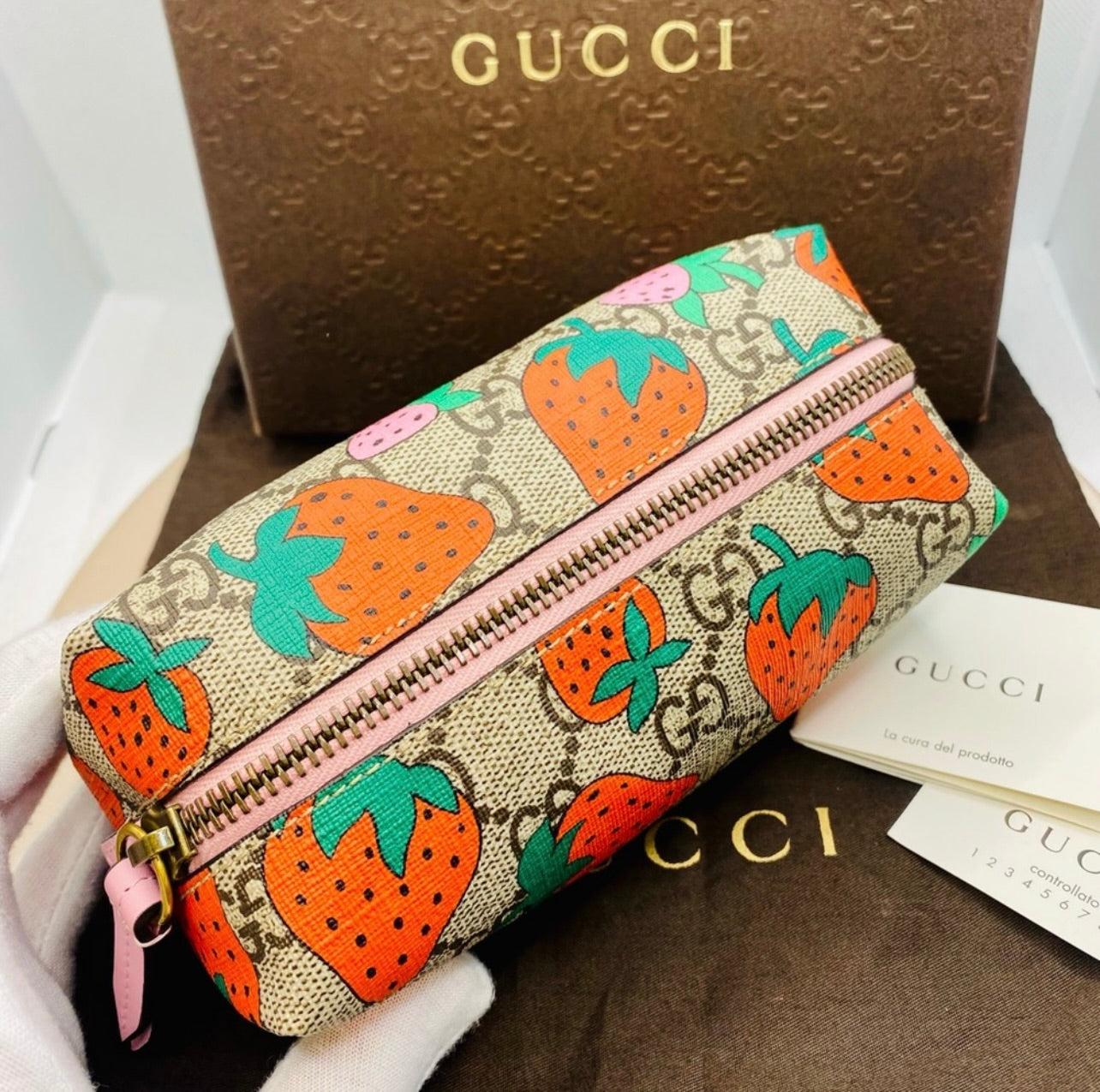 New GUCCI Small GG Supreme Strawberry Cosmetic Bag