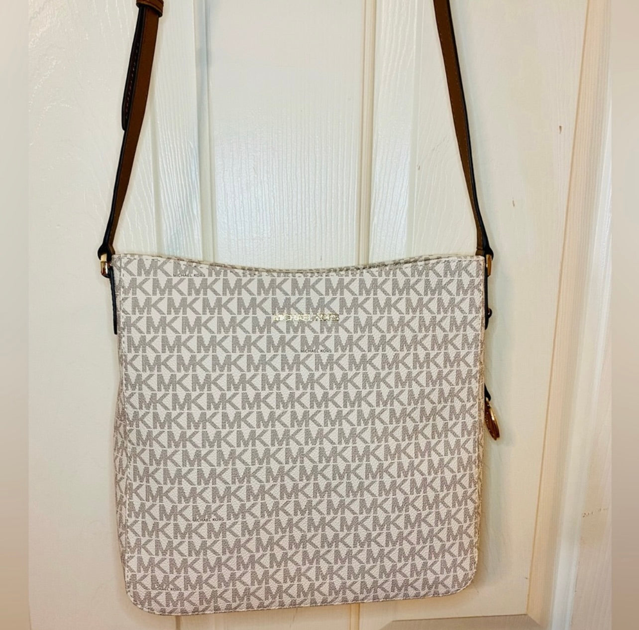 New Michael Kors Vanilla Signature Coated Canvas Jet Set Travel Large Messenger Bag